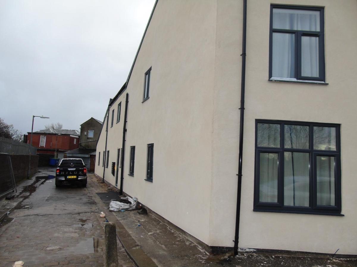 Flats, 1 Longfield Rd Bolton Apartment Exterior photo