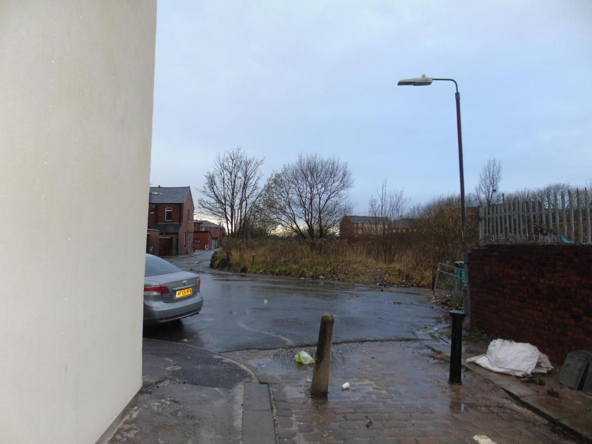 Flats, 1 Longfield Rd Bolton Apartment Exterior photo