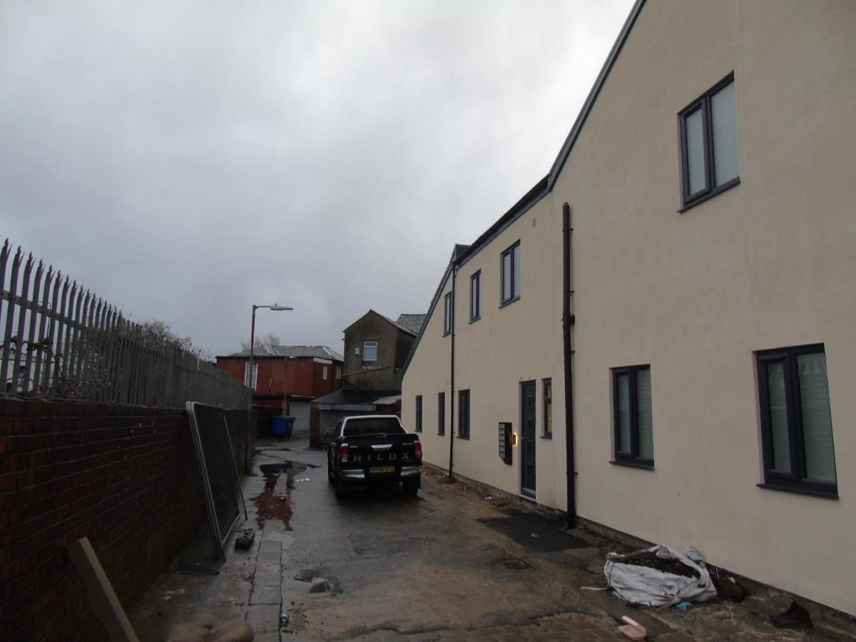 Flats, 1 Longfield Rd Bolton Apartment Exterior photo