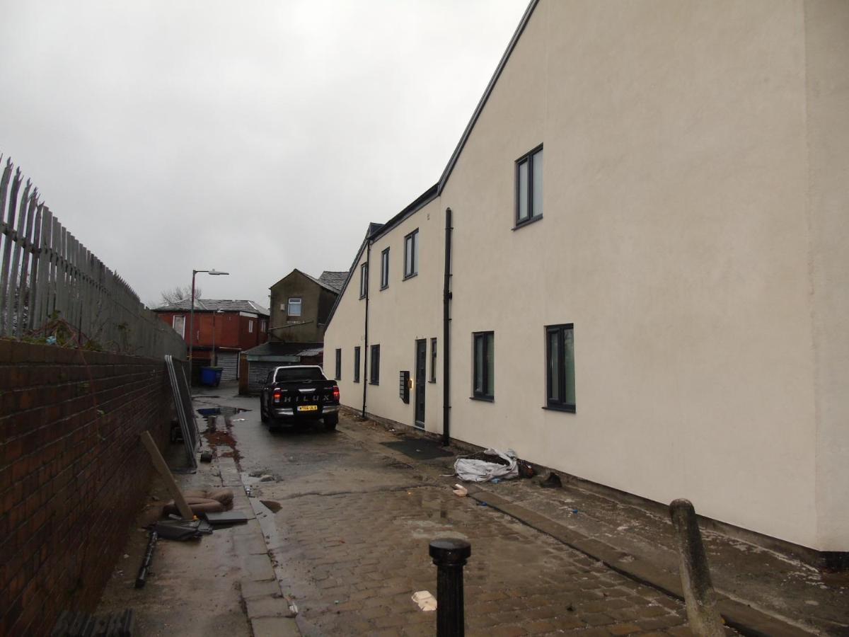 Flats, 1 Longfield Rd Bolton Apartment Exterior photo