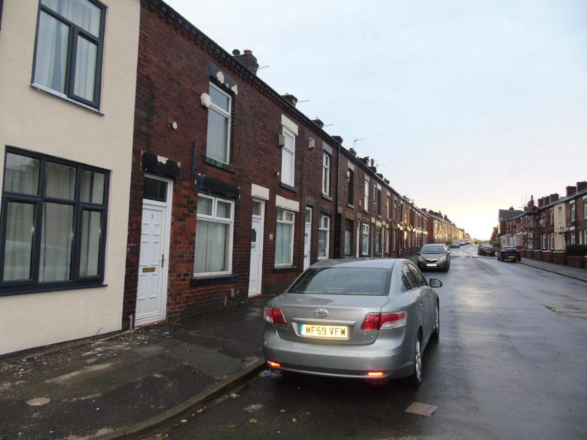 Flats, 1 Longfield Rd Bolton Apartment Exterior photo